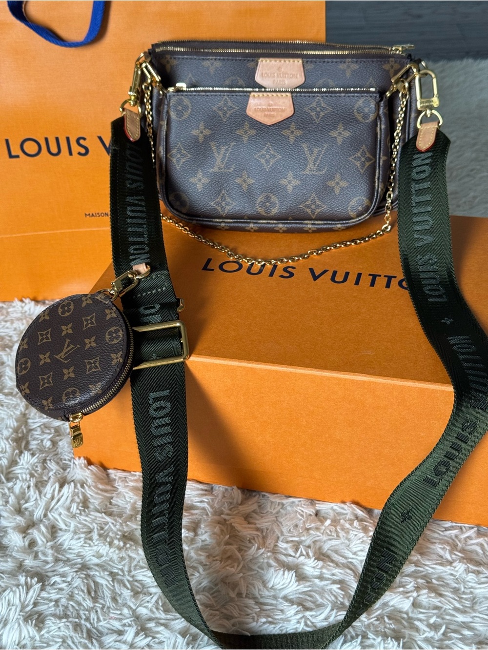 Louis Vuitton Monogram Multi-Pochette Crossbody with Green Strap and Gold Chain - Picture 2 of 10